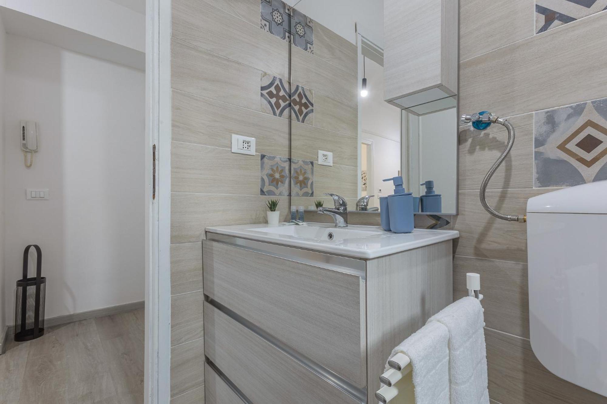 Matinum Central & Spacious Apartment Болоня Екстериор снимка